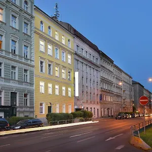 Season Three Stars Otel